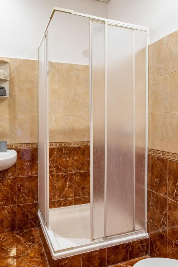 Guest House Geranium ارباناسي المظهر الخارجي الصورة
