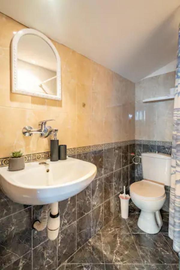 Guest House Geranium ارباناسي المظهر الخارجي الصورة
